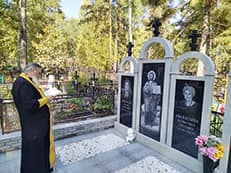Благоустройство могилы (захоронения) Афанасьева Ратмира Алексеевича и Афанасьевой Валентины Сереевны в 2023 году в Сарове - Снимок №142