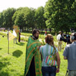 Посадка 200 кустарников аллеи Петра и Февронии в музее-заповеднике «Коломенское» (27 мая 2007 года)