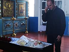 Отпевание Маииты в храме в Кремёнках
