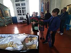 Отпевание Маииты в храме в Кремёнках
